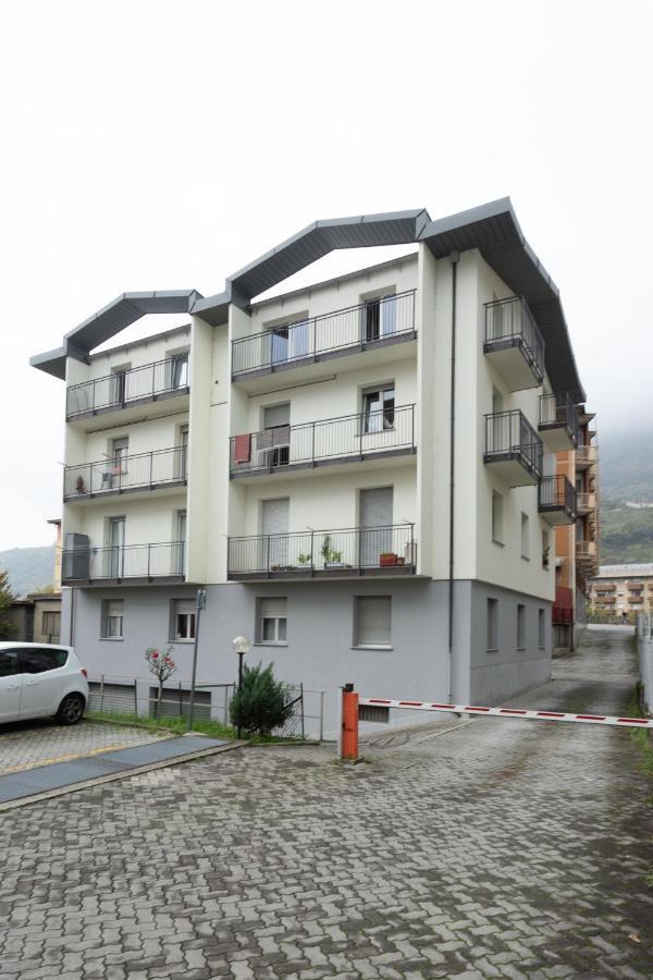 Casa Vacanze Valeria Sondrio Luaran gambar